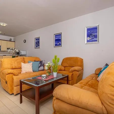 Apartmani Maya Selce Exterior photo