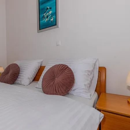 Apartmani Maya Selce Exterior photo