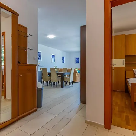 Apartmani Maya Selce Exterior photo