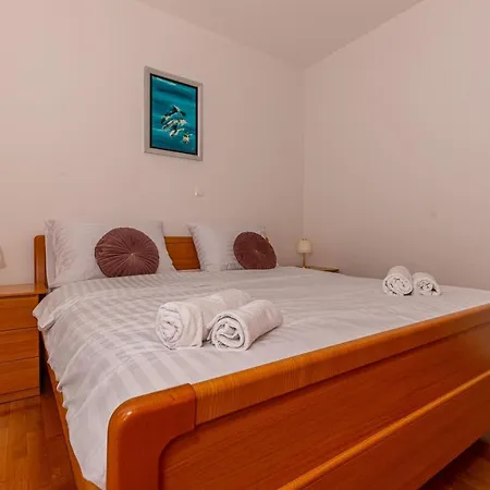 Apartmani Maya Selce Exterior photo