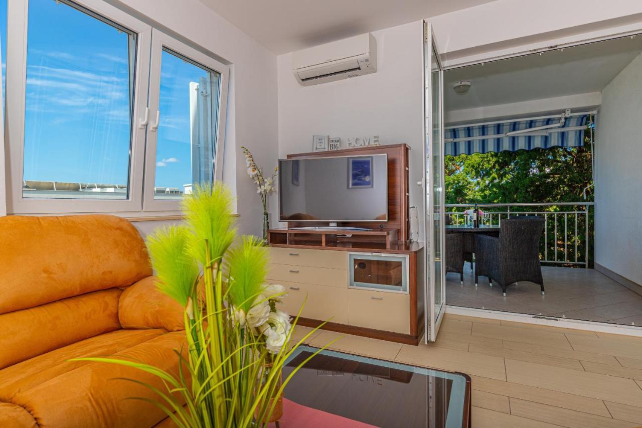 Maya Apartment